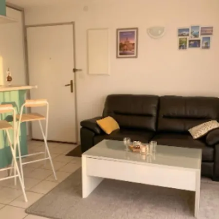 With 25 M Terrace & Private Parking Ла-Рошель