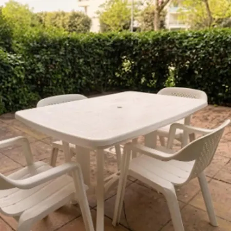 With 25 M Terrace & Private Parking Апартаменты Ла-Рошель